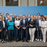 Friedel Heuwinkel, Präsident des VDN e. V., auf dem Gruppenfoto beim Verbändegespräch mit Bundesminister Carsten Schneider in Berlin (7. von links, hinten). Foto: BMUKN/Sascha Hilgers