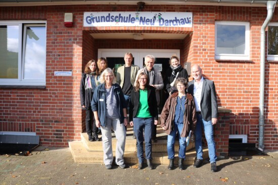 Das Organisations-Team (vordere Reihe v. li.n.re.) Anne Spiegel, Elena Konrad und Andrea Schulze mit Dirk Janzen sowie (hintere Reihe Mitte) Reinhard Siebolds und dem Team vom Archezentrum (hintere Reihe v.li.n.re.) Anna Moesus (FÖJ), Jonathan Gräfe (Praktikant), Holger Belz (Leiter) und Berit Rasche (Bildung) – Foto BRV/T. Keienburg