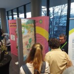 Besuchende am DNT-Stand 2026 der Stiftung Nationale Naturlandschaften. © NNL